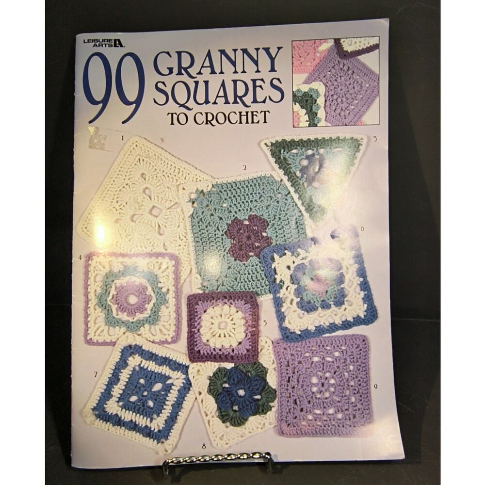 1487.  Leisure Arts Booklet 99 Granny Squares to Crochet